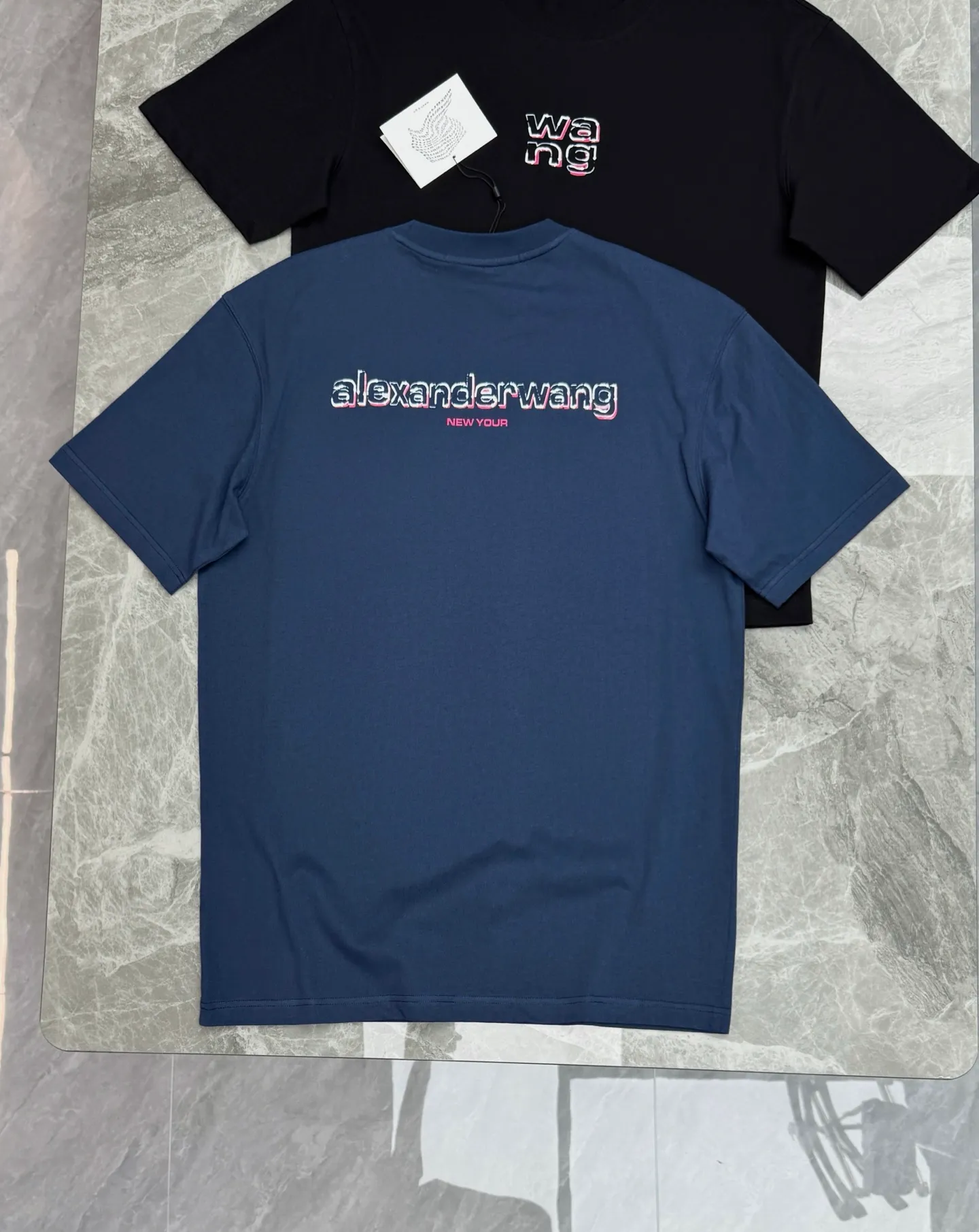 175 ⚜️Alexander Wang New Arrival T . Same Style❤️ 100% ， g Breathable， ！ “wang” . . Oversize ， ， 、 ， get ～ 、 ， . ！ ：Black.Dark Blue.White. .Sizes：S-3XL ❗️（175/145 L）